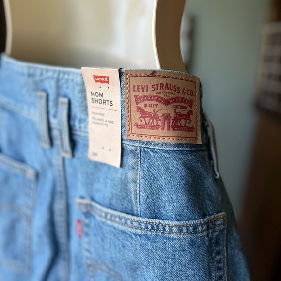 LEVIS MOM SHORTS SIZE 30 HIGH RISE RELAXED A LINE - Picture 6 of 16